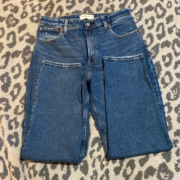 Abercrombie Curve Love High Rise Mom Jeans - Picture 3 of 7